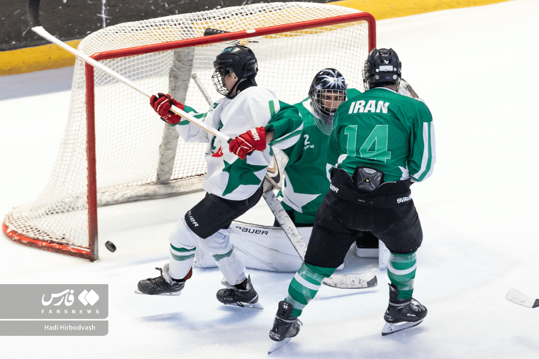 گزارش تصویری از لیگ هاکی روی یخ در ایرانمال