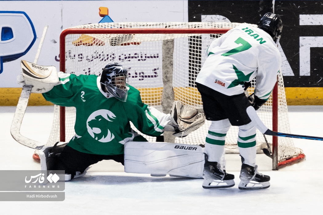 گزارش تصویری از لیگ هاکی روی یخ در ایرانمال
