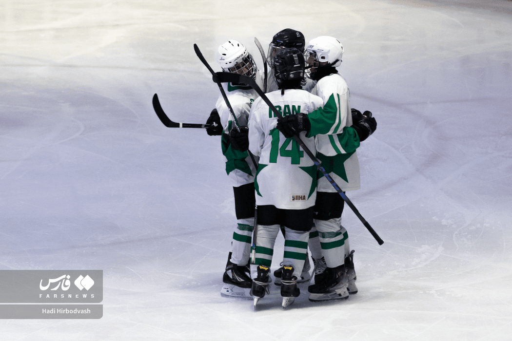 گزارش تصویری از لیگ هاکی روی یخ در ایرانمال