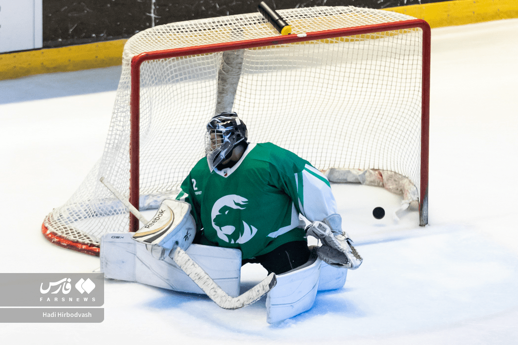 گزارش تصویری از لیگ هاکی روی یخ در ایرانمال