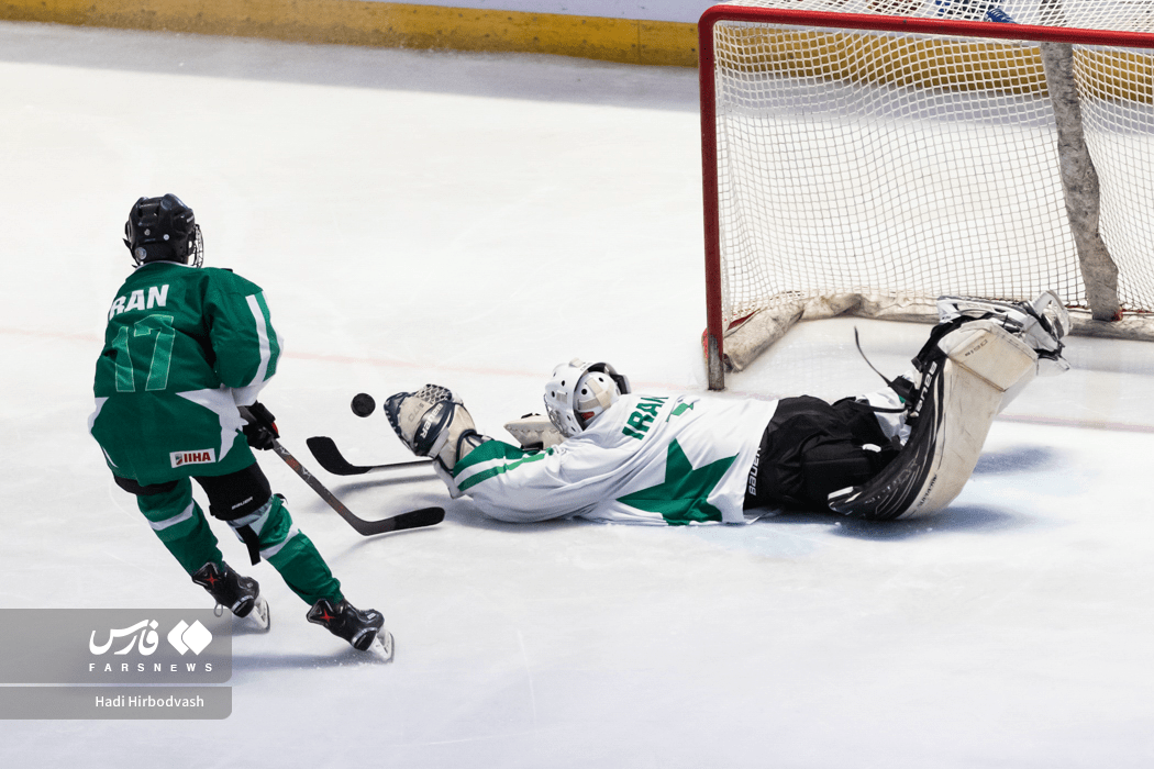 گزارش تصویری از لیگ هاکی روی یخ در ایرانمال