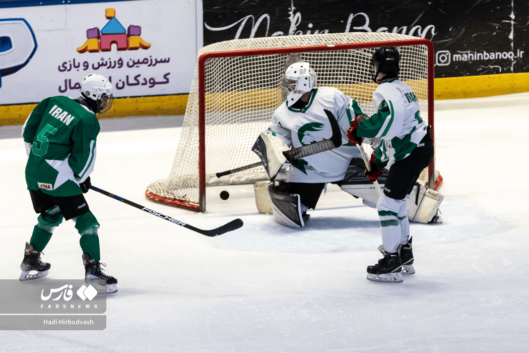 گزارش تصویری از لیگ هاکی روی یخ در ایرانمال